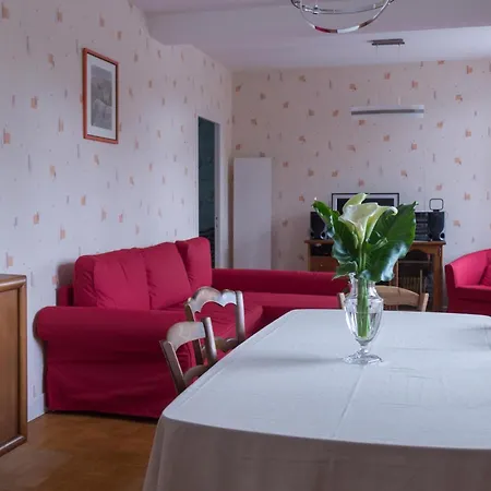 Дом отдыха Paisible En Auvergne Pour 6 Pers., Animaux Admis - Fr-1-489-127 *