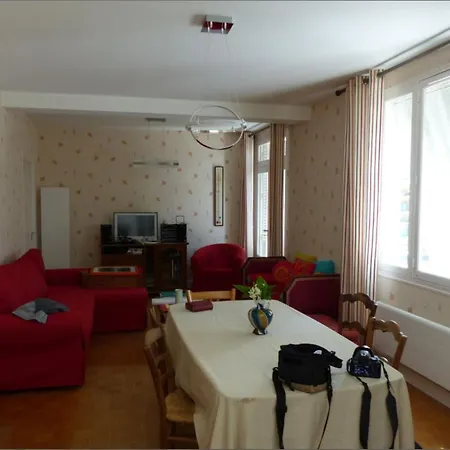 Дом отдыха Paisible En Auvergne Pour 6 Pers., Animaux Admis - Fr-1-489-127 *