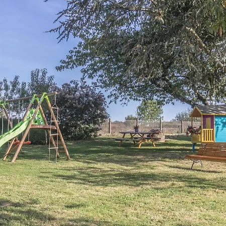 Дом отдыха Paisible En Auvergne Pour 6 Pers., Animaux Admis - Fr-1-489-127