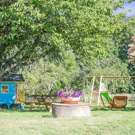 Дом отдыха Paisible En Auvergne Pour 6 Pers., Animaux Admis - Fr-1-489-127