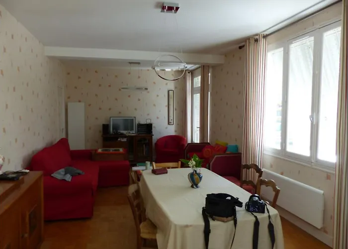 Casa de Férias Paisible En Auvergne Pour 6 Pers., Animaux Admis - Fr-1-489-127 *